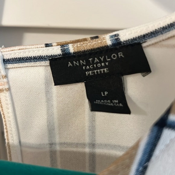 Ann Taylor Blouse - Picture 2 of 3